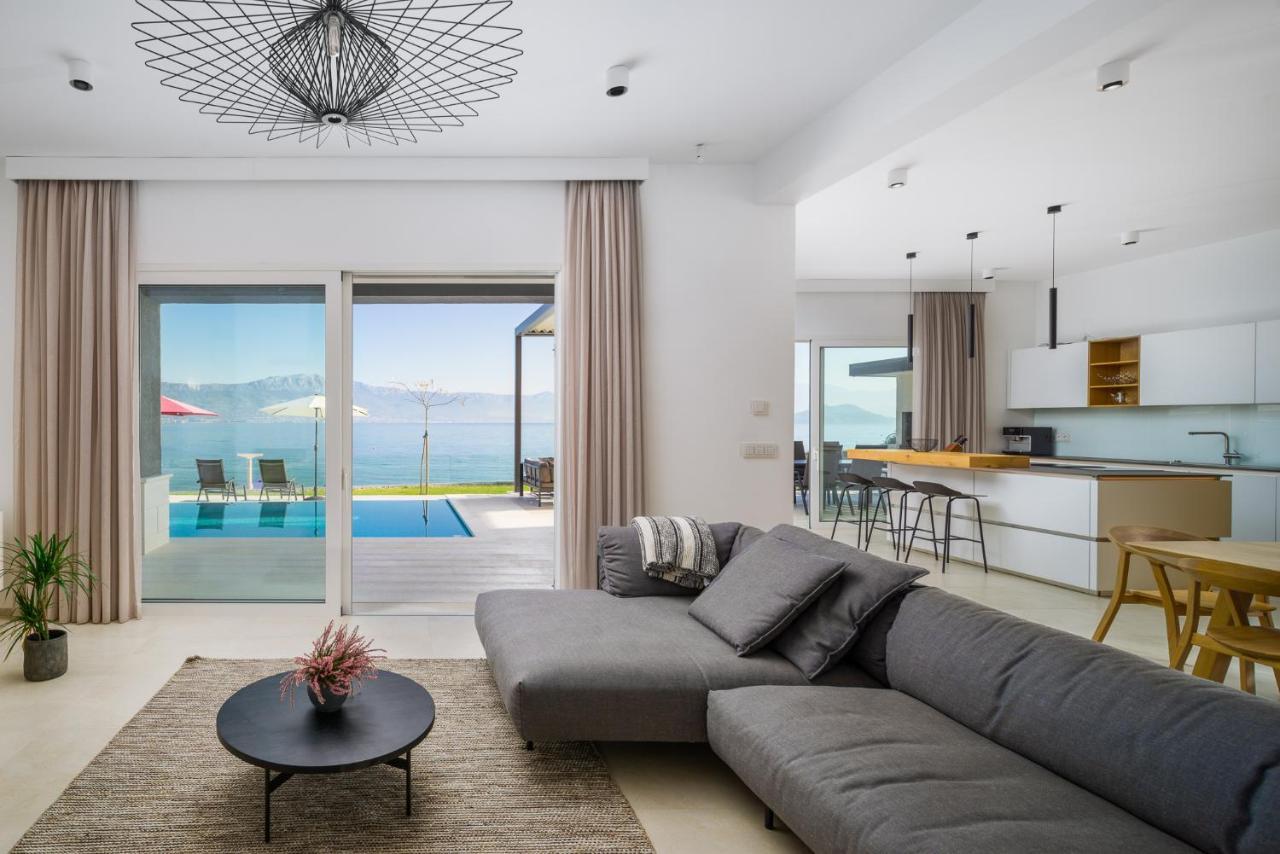 Acadia Beach Villas & Apartments Слатине Екстериор снимка