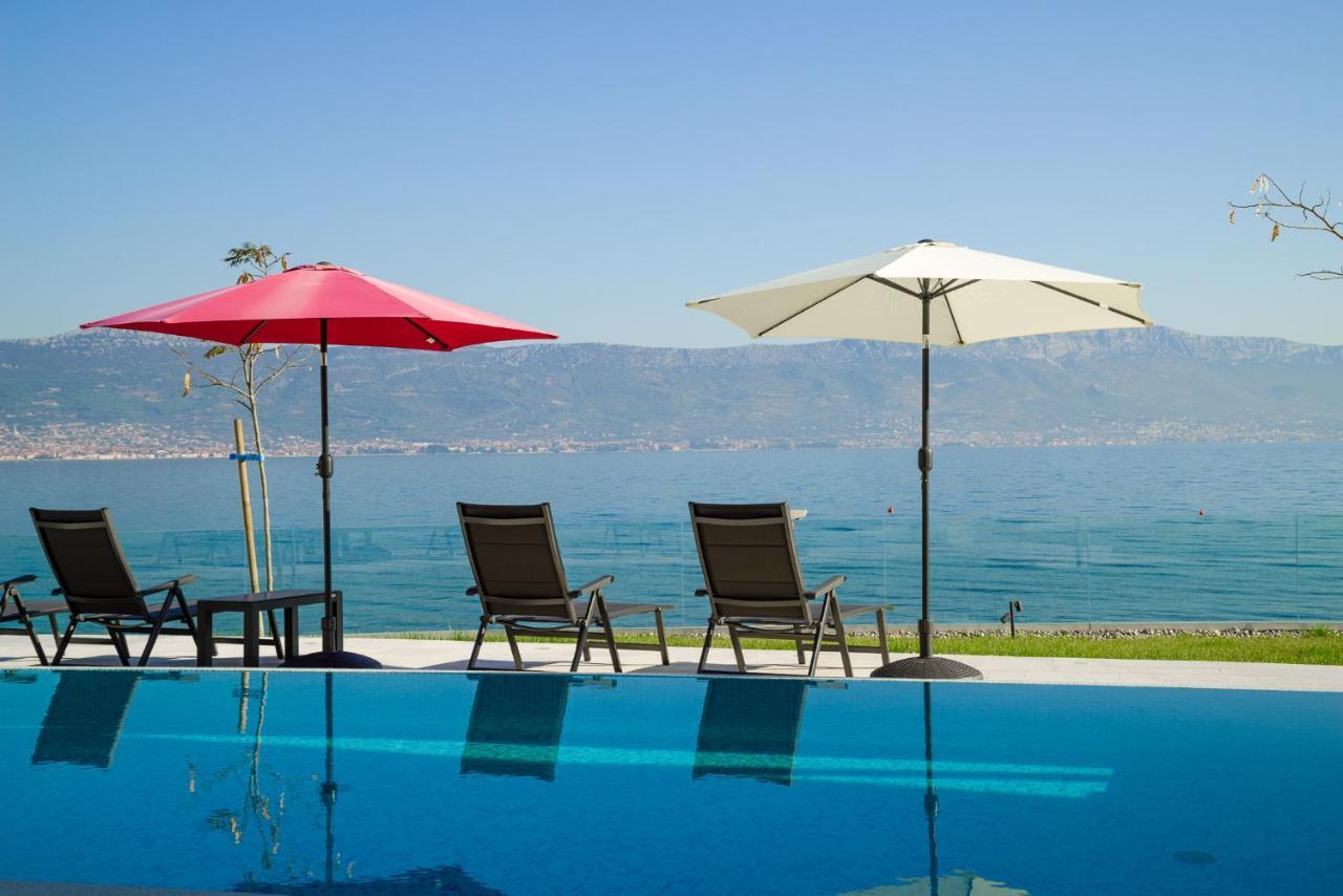 Acadia Beach Villas & Apartments Слатине Екстериор снимка