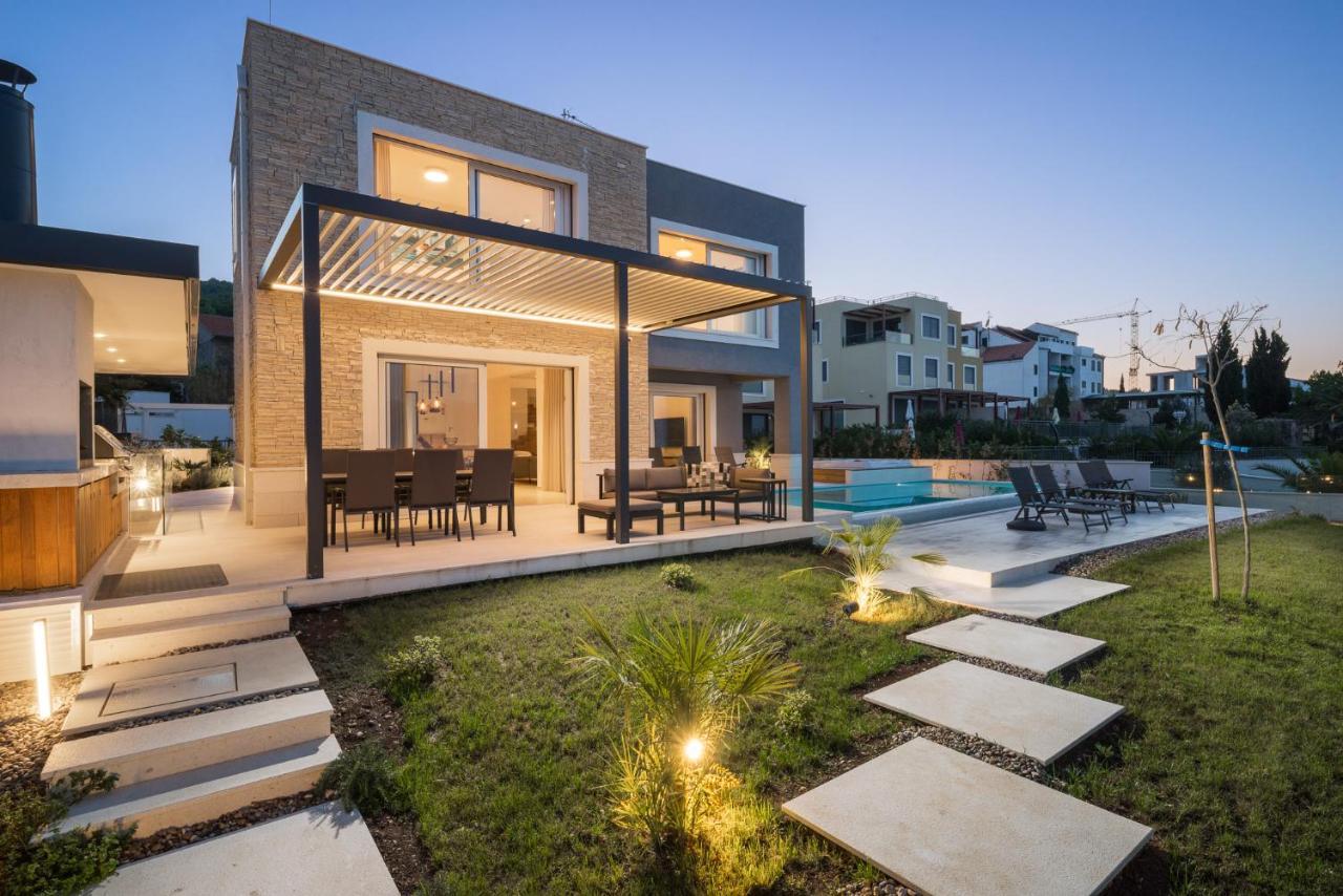 Acadia Beach Villas & Apartments Слатине Екстериор снимка