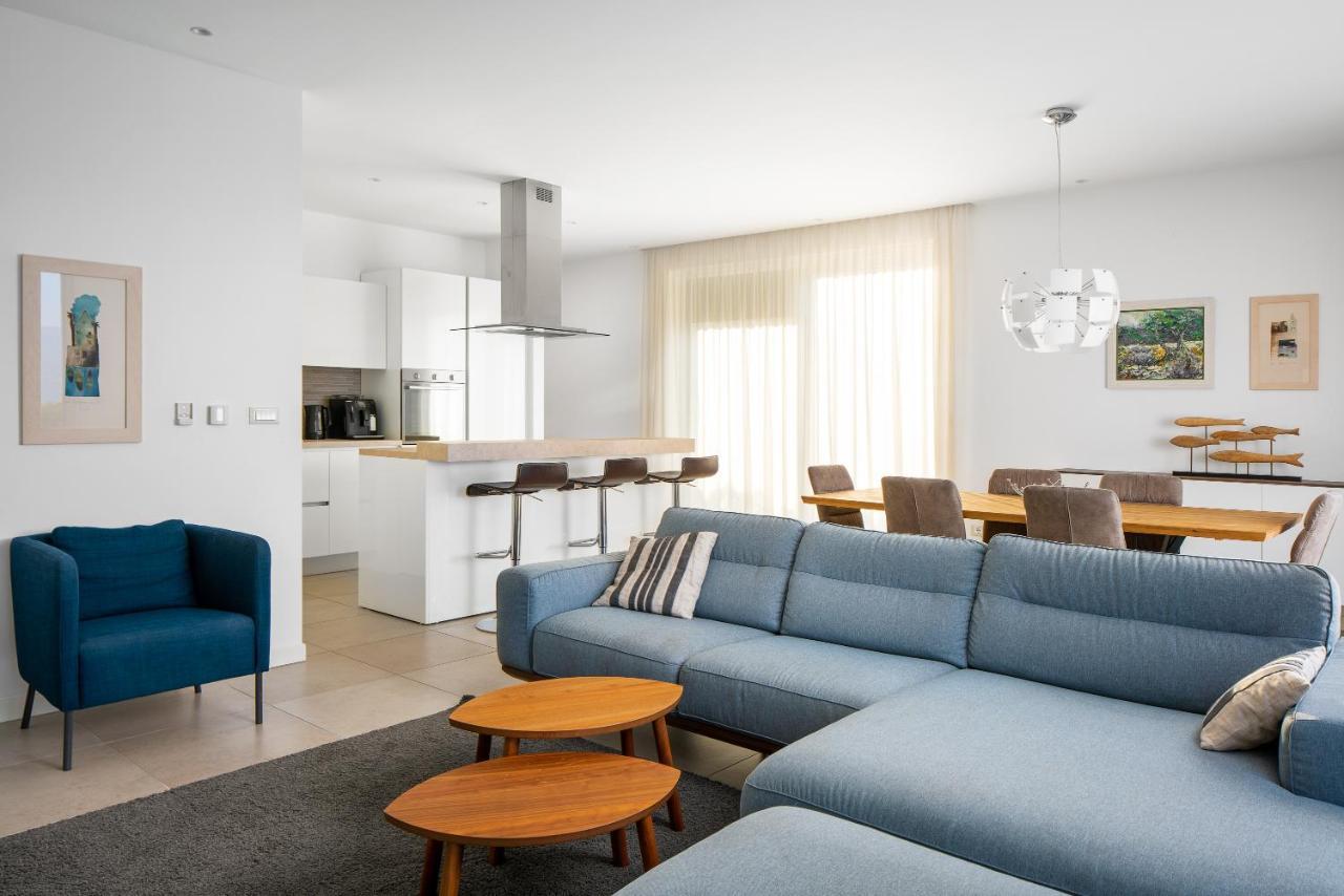 Acadia Beach Villas & Apartments Слатине Екстериор снимка