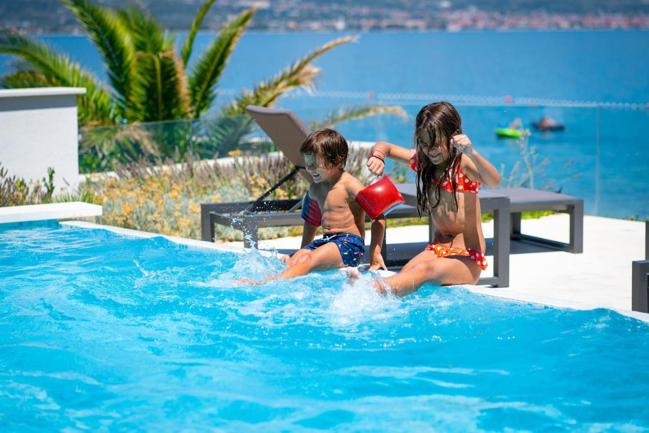 Acadia Beach Villas & Apartments Слатине Екстериор снимка