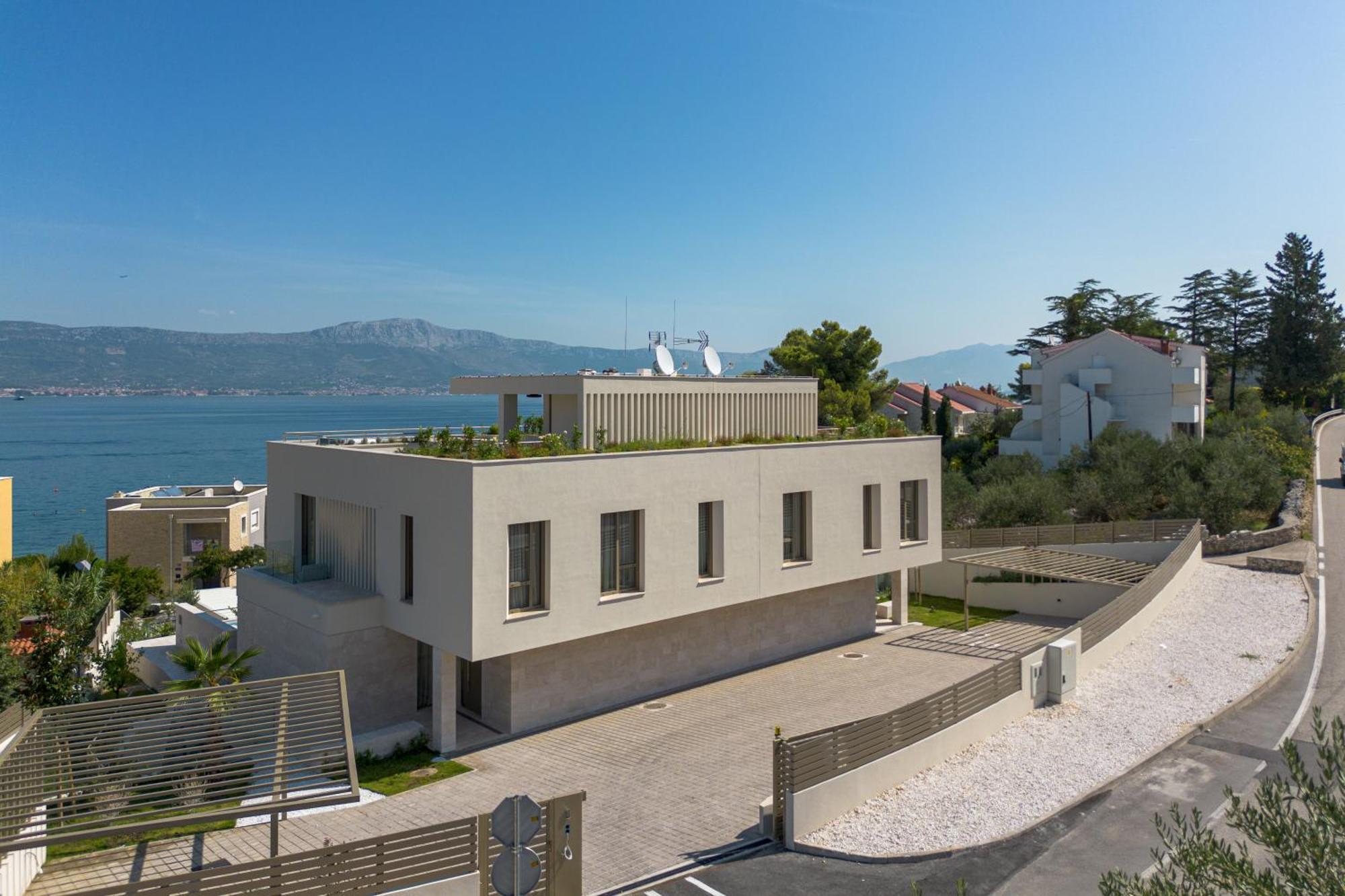 Acadia Beach Villas & Apartments Слатине Екстериор снимка