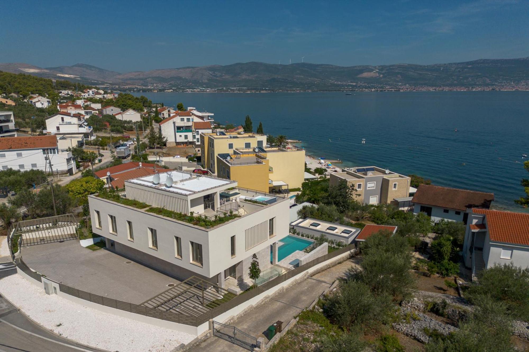 Acadia Beach Villas & Apartments Слатине Екстериор снимка