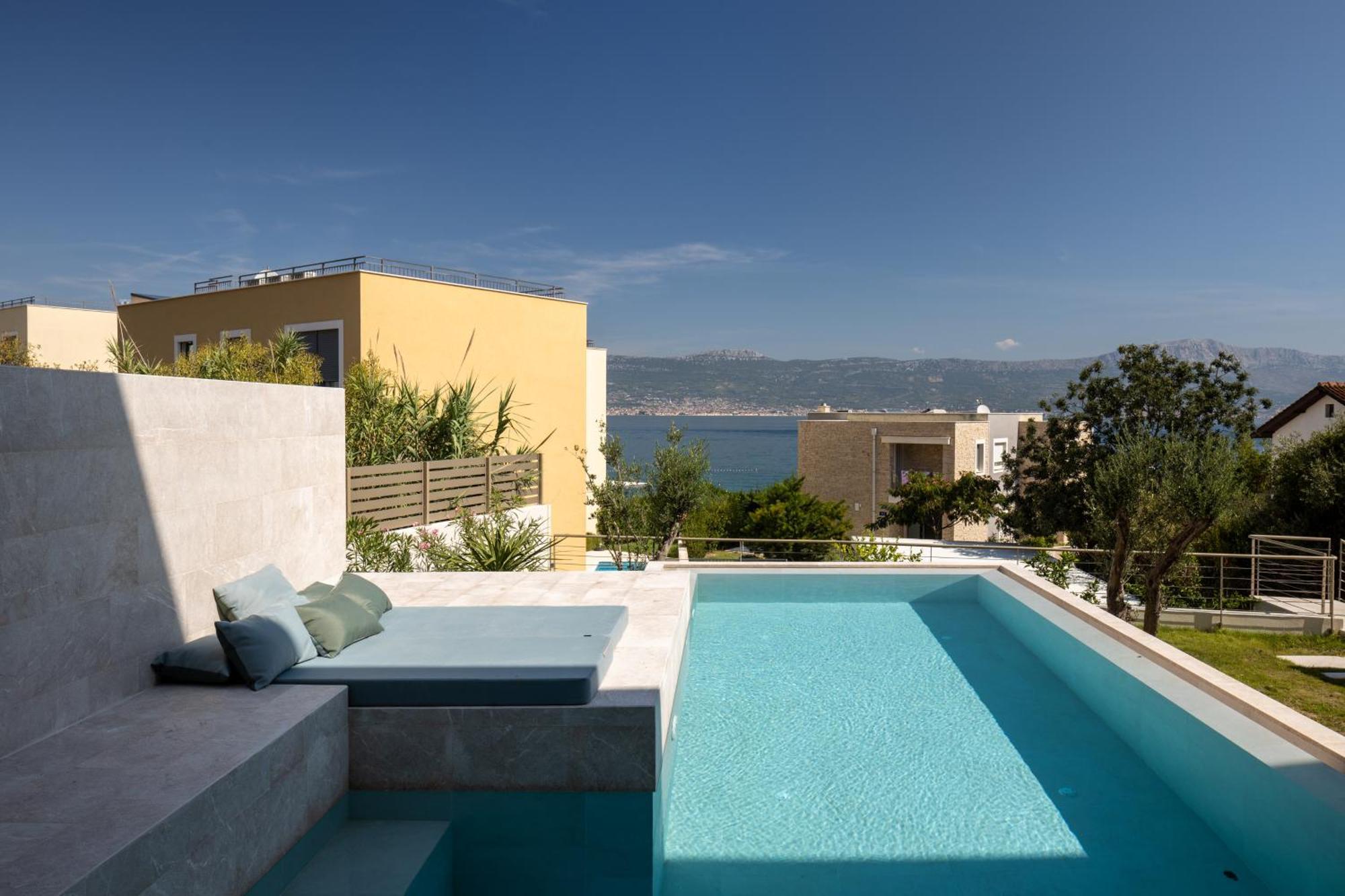 Acadia Beach Villas & Apartments Слатине Екстериор снимка