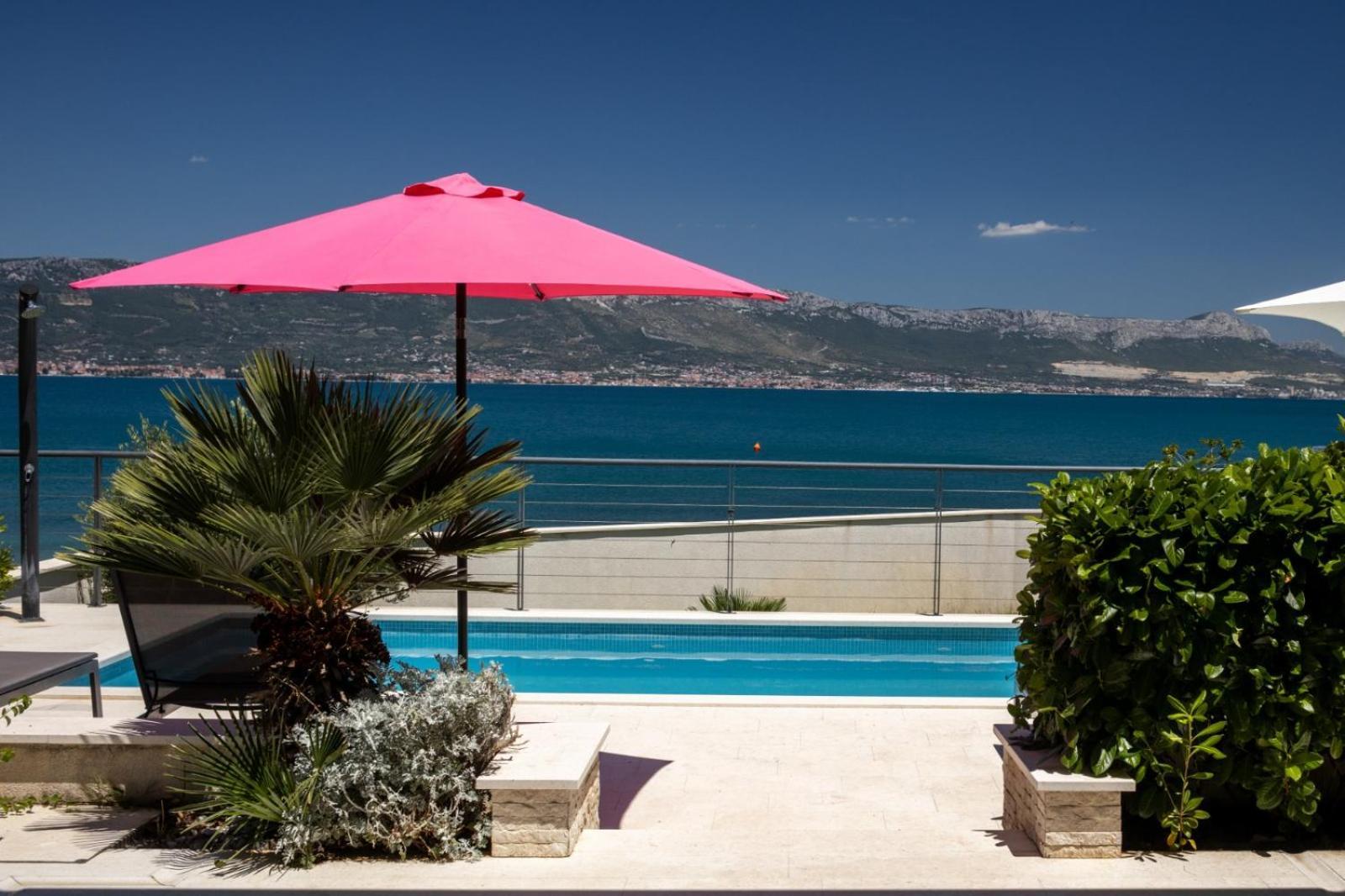 Acadia Beach Villas & Apartments Слатине Екстериор снимка