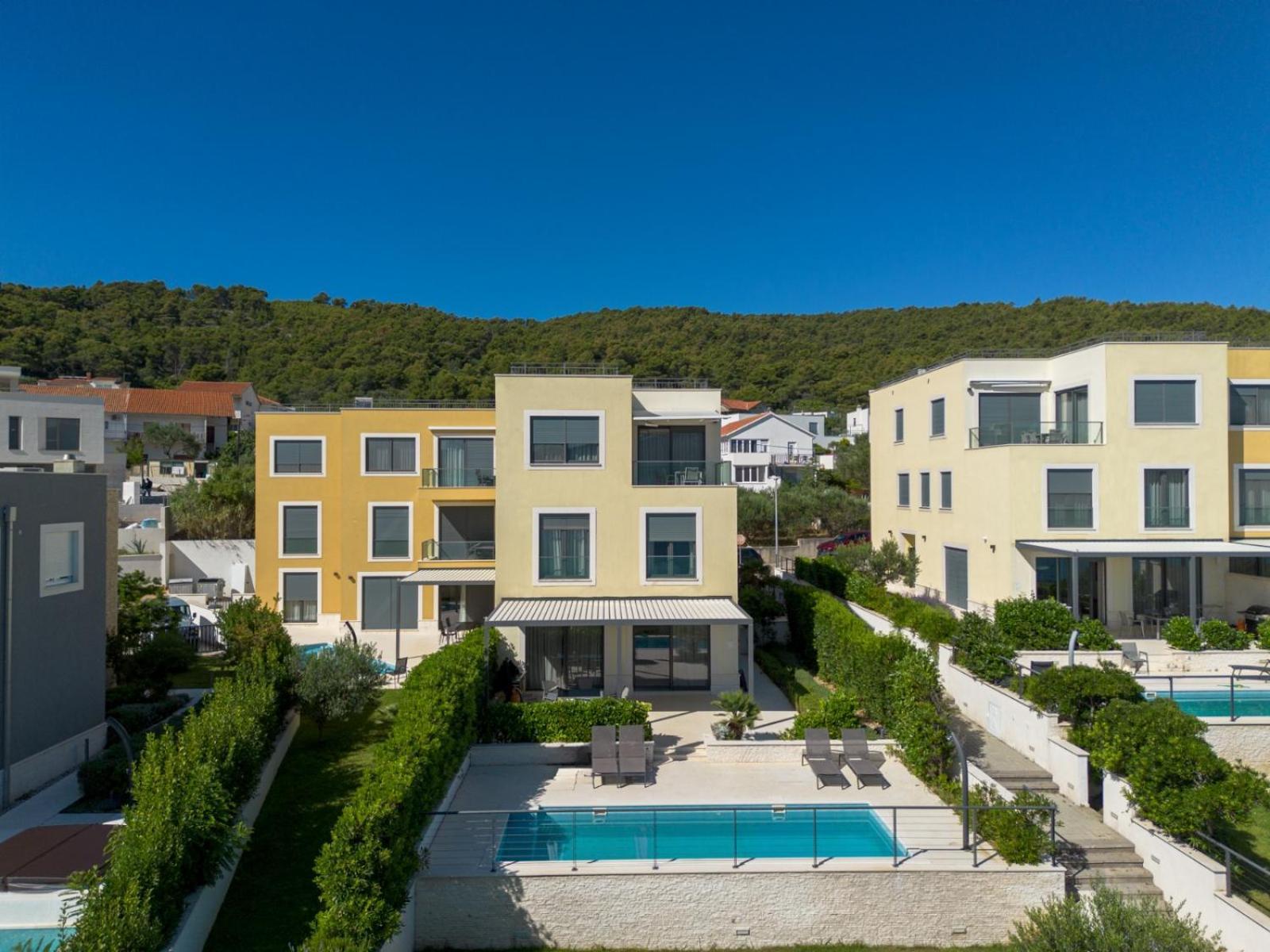 Acadia Beach Villas & Apartments Слатине Екстериор снимка