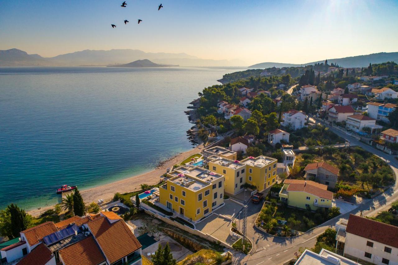 Acadia Beach Villas & Apartments Слатине Екстериор снимка